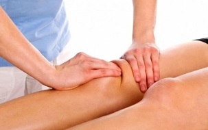Masaje para la osteoartritis de la articulación de la rodilla. 